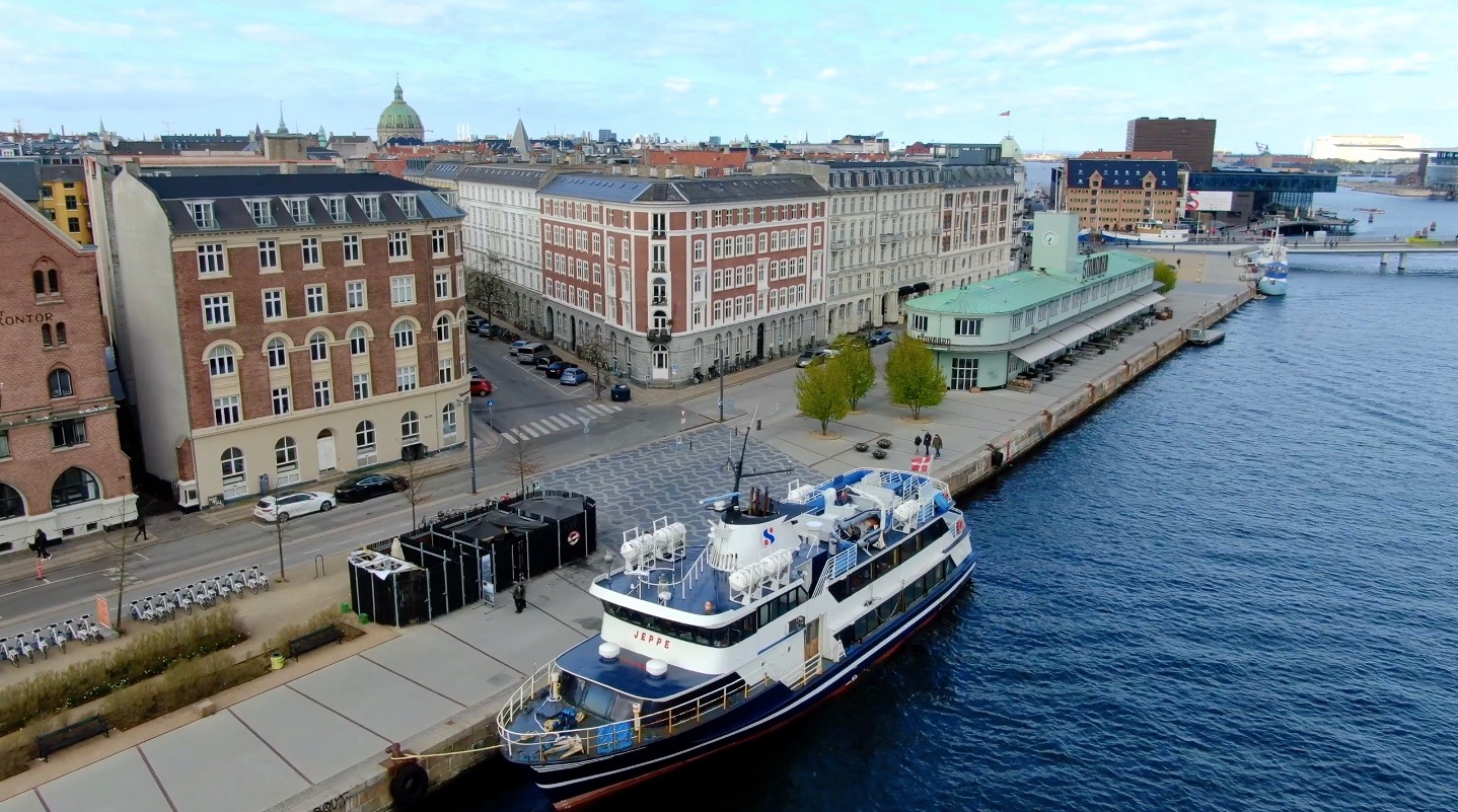 Sejl med langs kysten og bliv sat af i Centrum af København